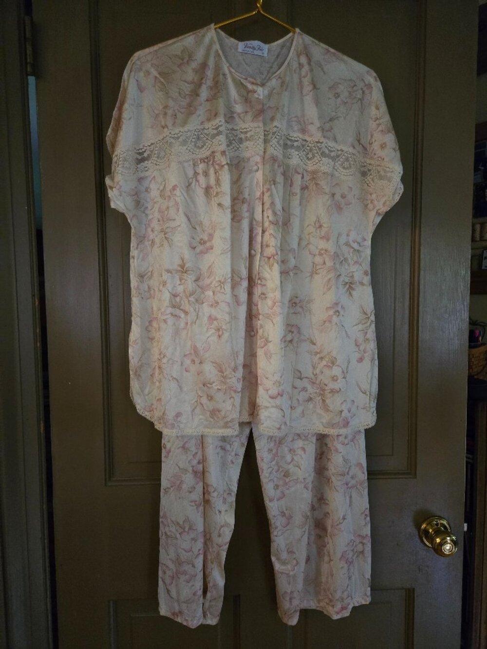 Vintage Vanity Fair ~ Nylon 2-Pc Short Sleeve Pajamas ~ Dogwood Pattern ~ size L